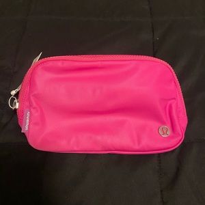-Lululemon Everywhere Belt Bag - Sonic Pink